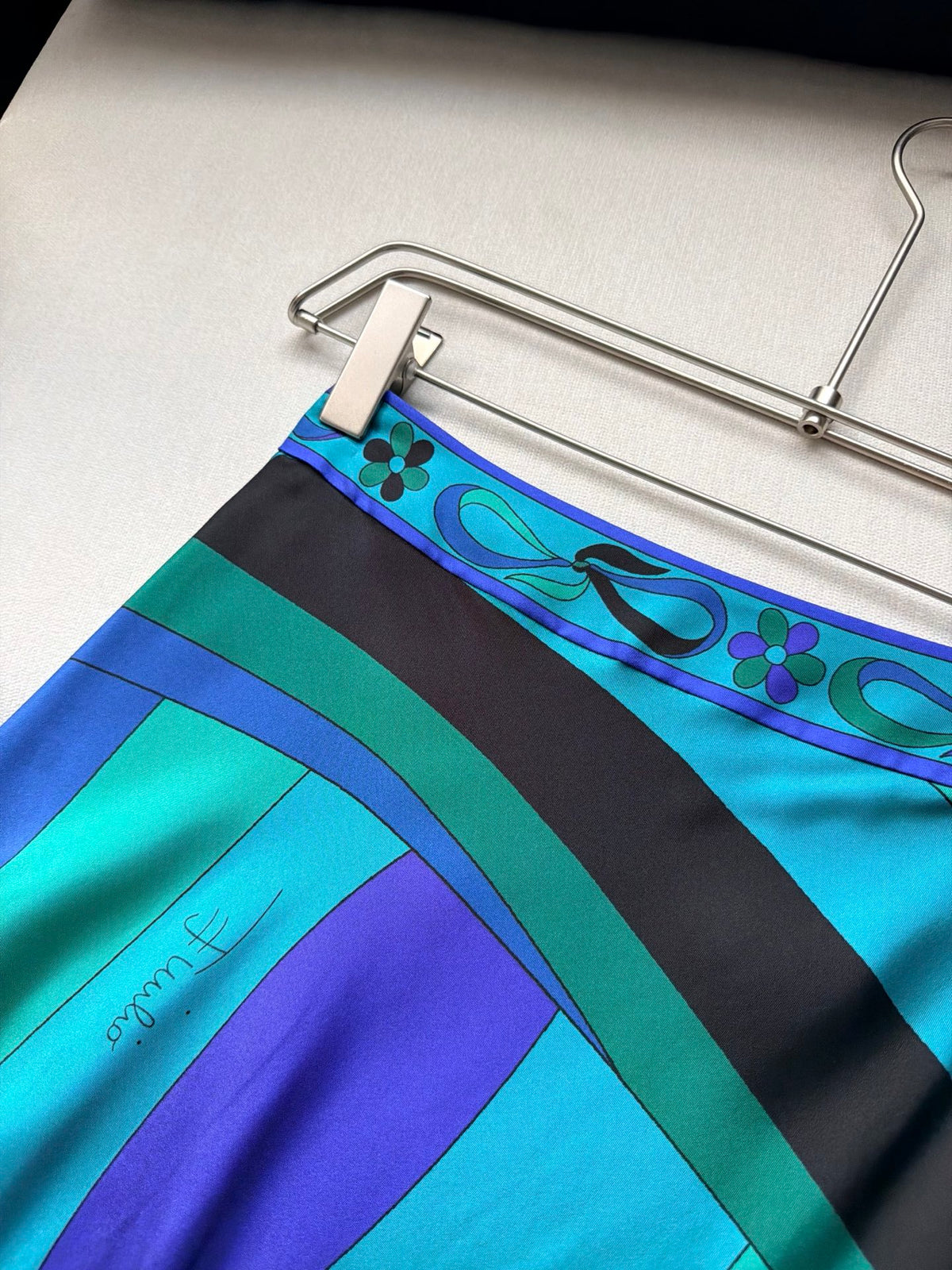 Pucci Abstract Retro Print Asymmetric Midi Skirt with Side Zipper for Resort and Events 2604085Pucci